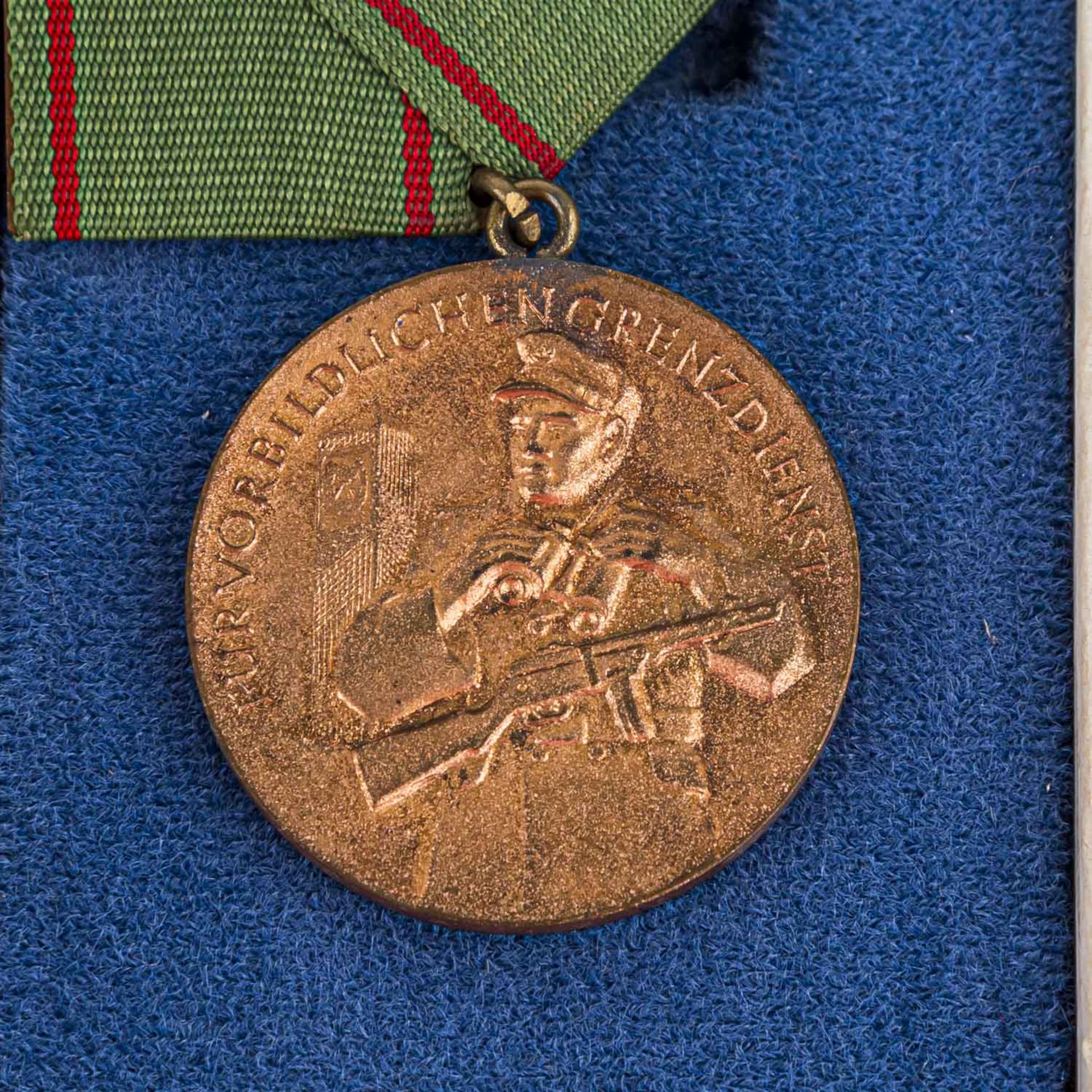 Ostalgie - Konvolut Orden und Auszeichnungen,darunter u.a. Vaterländischer Orden Bronze und - Bild 5 aus 10