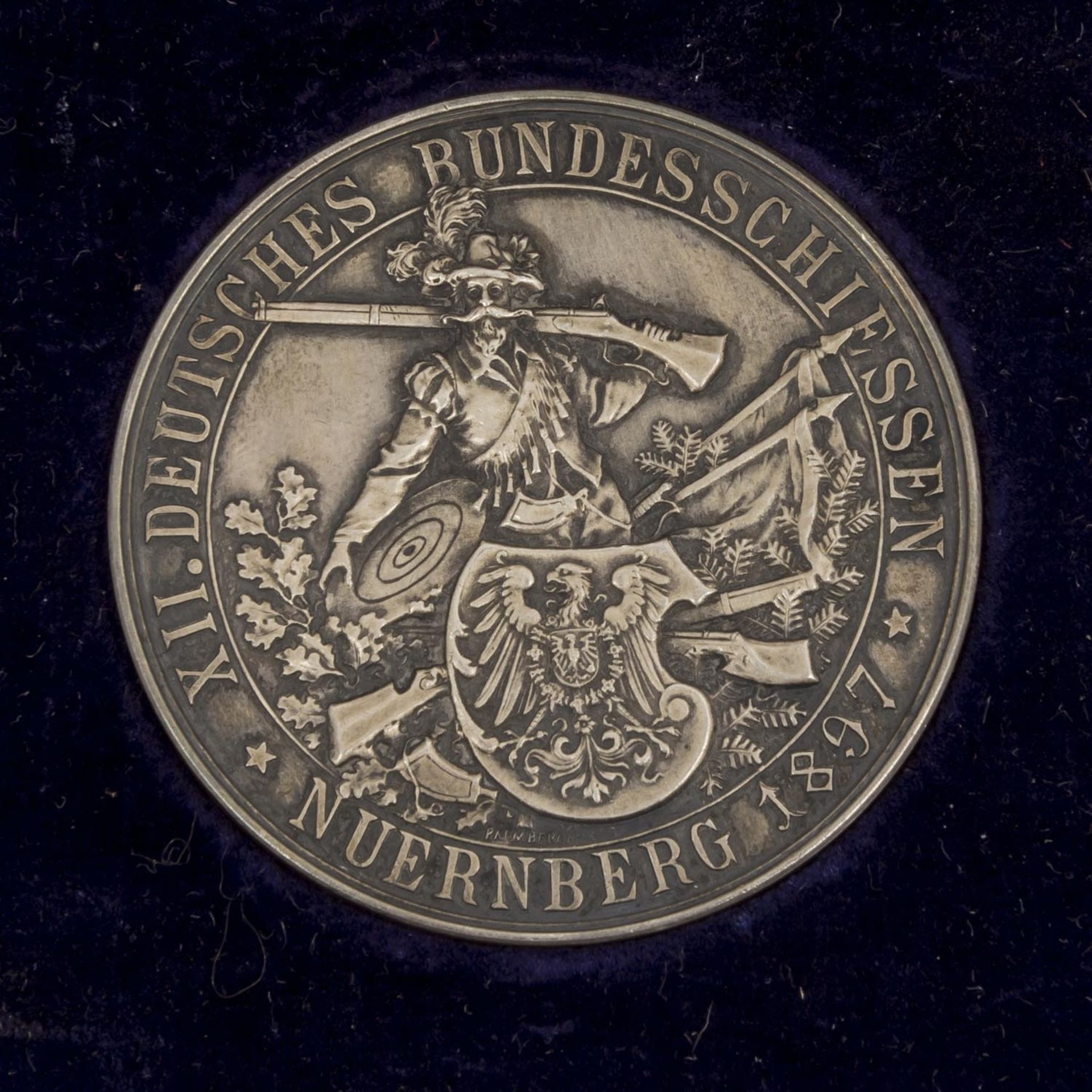 Schützenwesen - Medaille mit Originaletui XII.Deutsches Bundesschiessen Nürnberg 1897. Vz.Sooting - Bild 2 aus 3