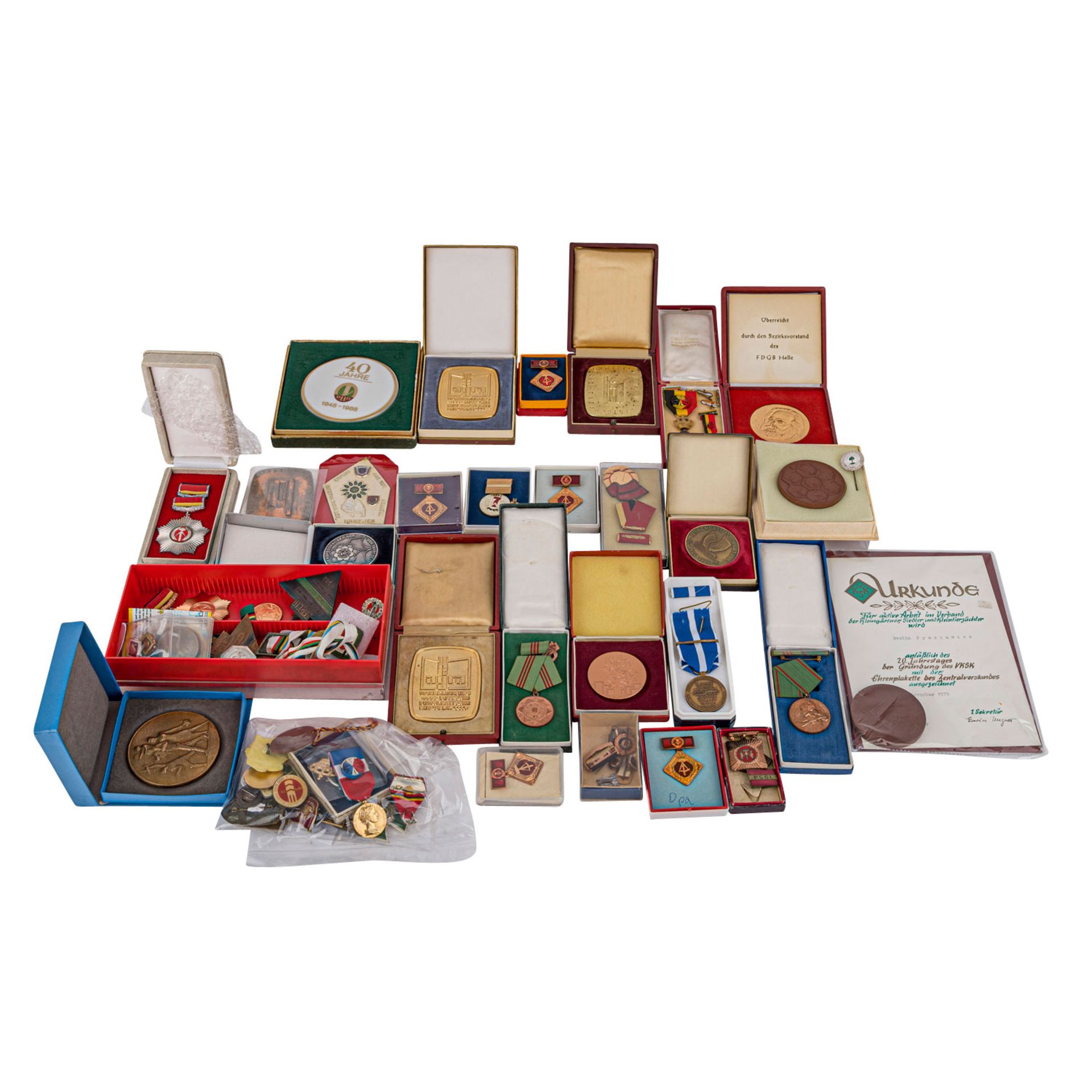 Ostalgie - Konvolut Orden und Auszeichnungen,darunter u.a. Vaterländischer Orden Bronze und