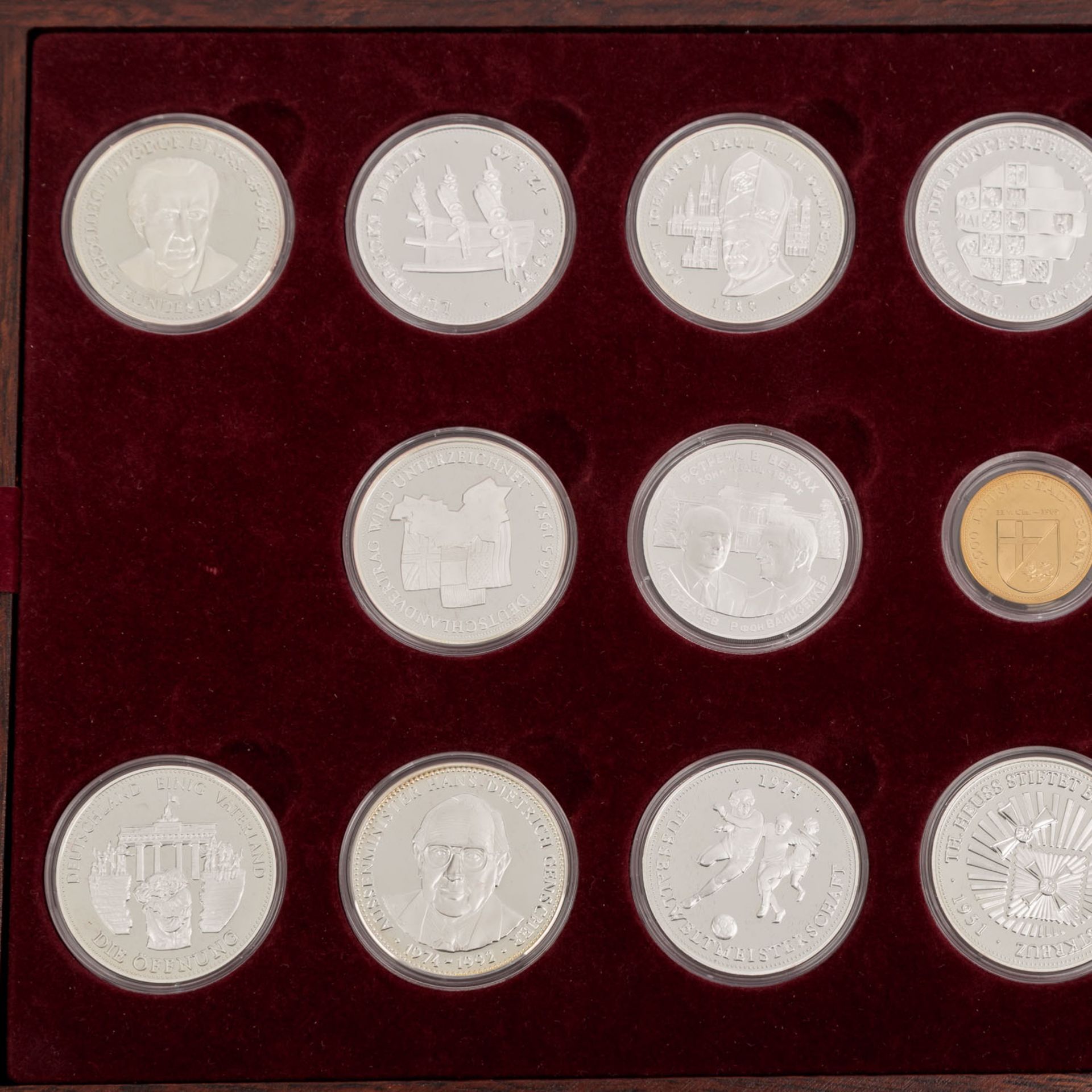 SILBER ca. 1 kg - 50 Medaillen Thematik40 Jahre Bundesrepublik Deutschland. SILVER approx. 1 - Bild 4 aus 7
