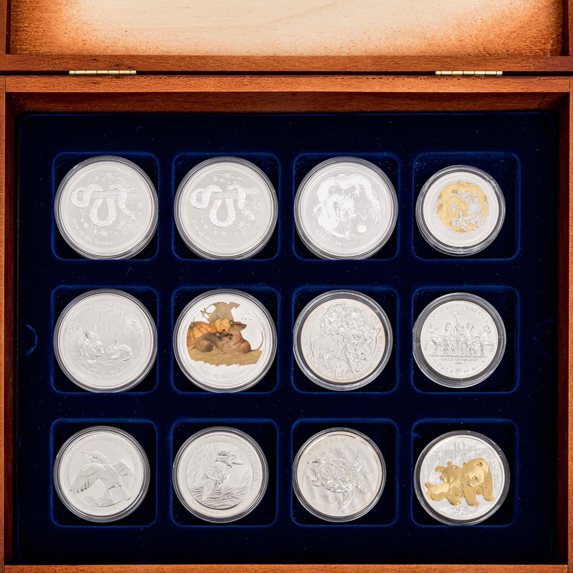 SILBERUNZEN - Holzbox mit 34 Münzen,davon 32 Unzen, 1 weitere Unze als Medaille sowie 1/2 Unze - Bild 3 aus 4