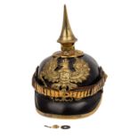 Preussen - Pickelhaube eines Offiziers, lederner Korpus, Schuppenkette, Emblem und abschraubbare