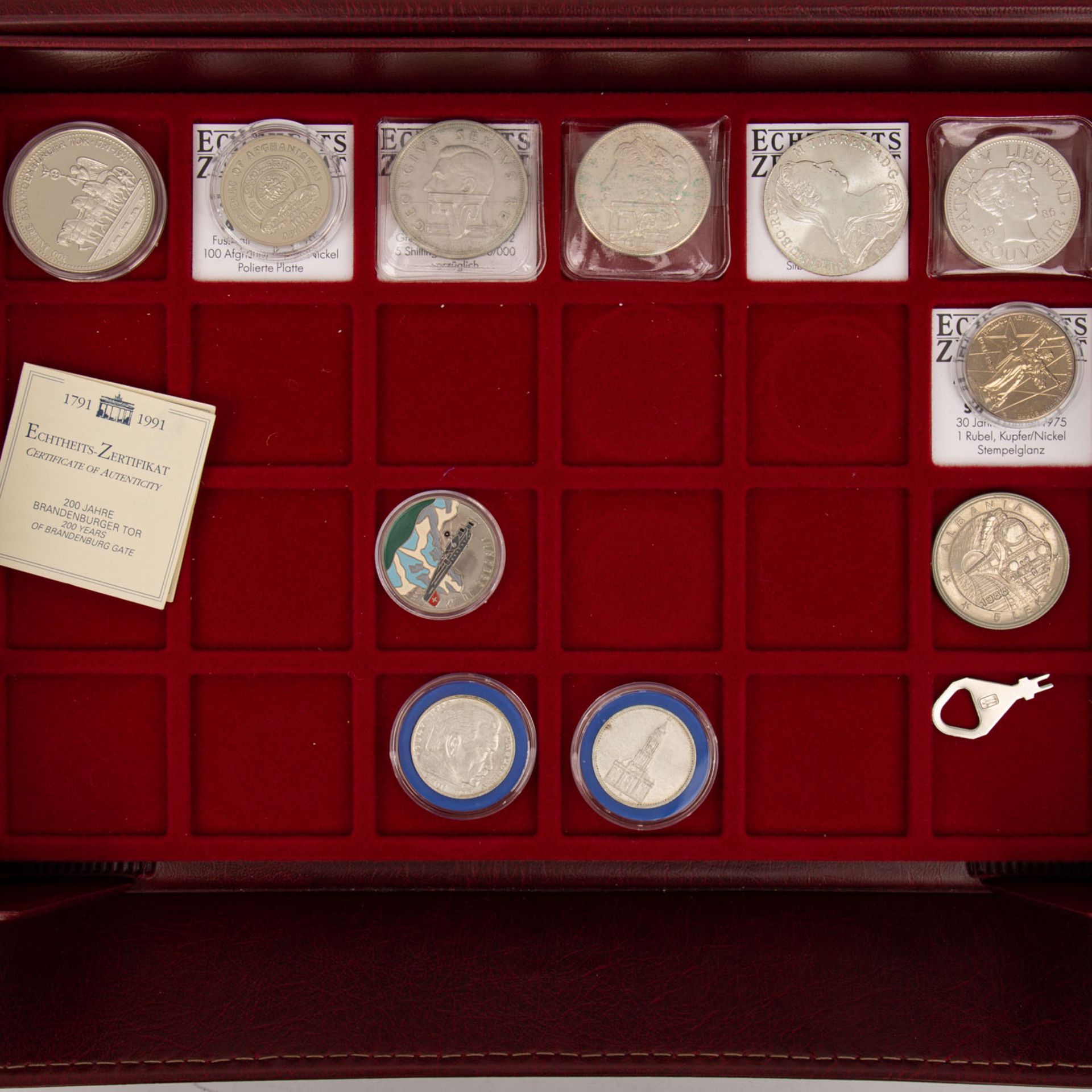 Schatulle Münzen Alle Welt, durchaus mit etwas Silber, dazu 2 schmucke Sets USA Quarter Dollars. - Bild 6 aus 6