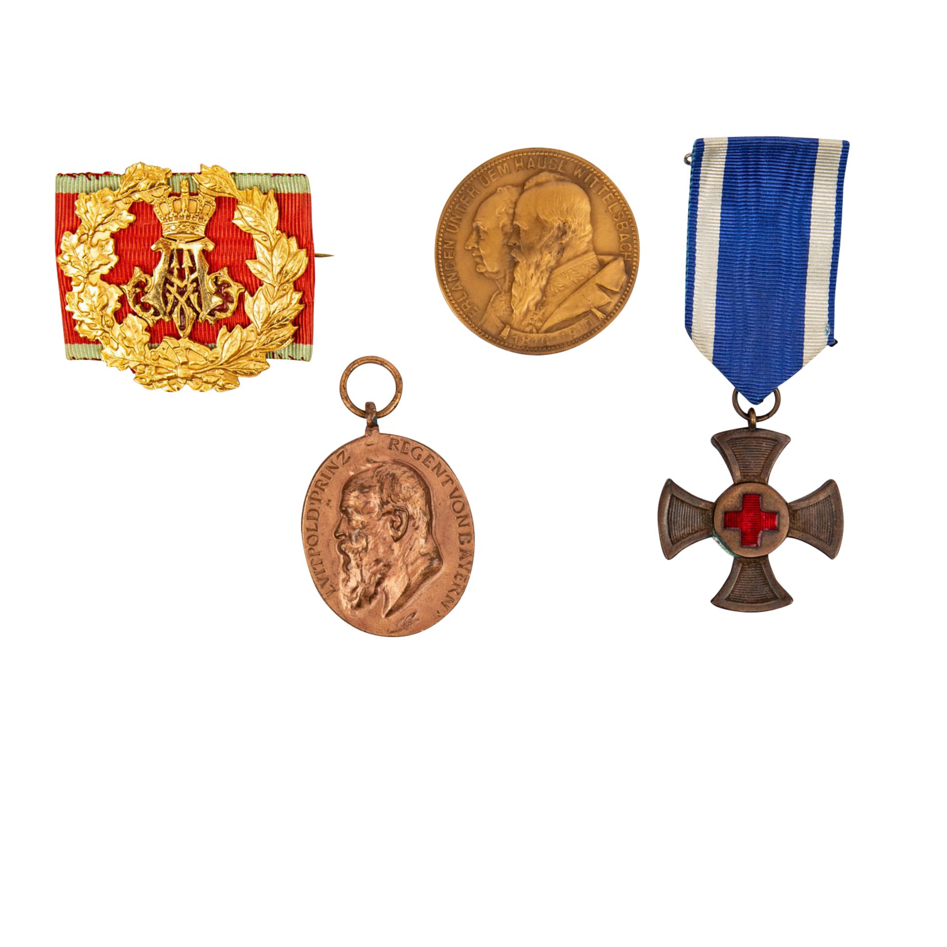 Bayern - Konvolut mit Prinz-Alfons-Erinnerungszeichen, Luitpold Medaille 1905, Rotes Kreuz Medaille