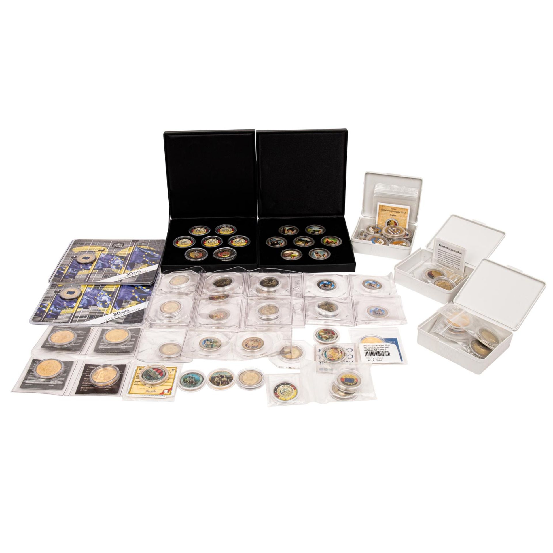 EUROPA Farbmünzen Eine Sammlung von insgesamt ca. 60x 2€ Gedenkmünzen mit Farbauflagen, u.a. aus