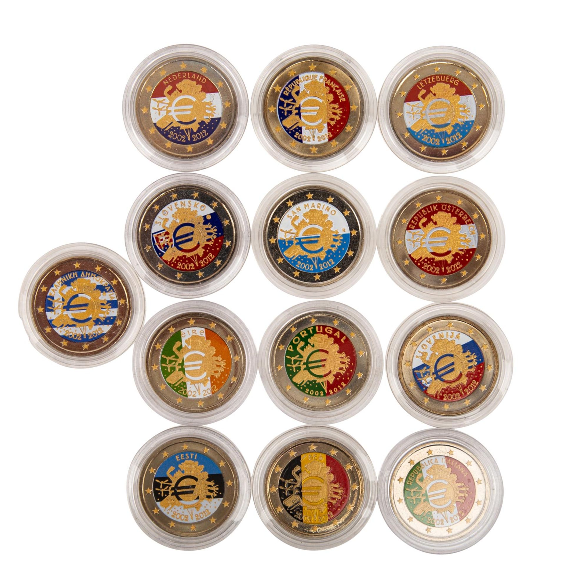 EUROPA Farbmünzen Eine Sammlung von insgesamt ca. 60x 2€ Gedenkmünzen mit Farbauflagen, u.a. aus - Bild 4 aus 7