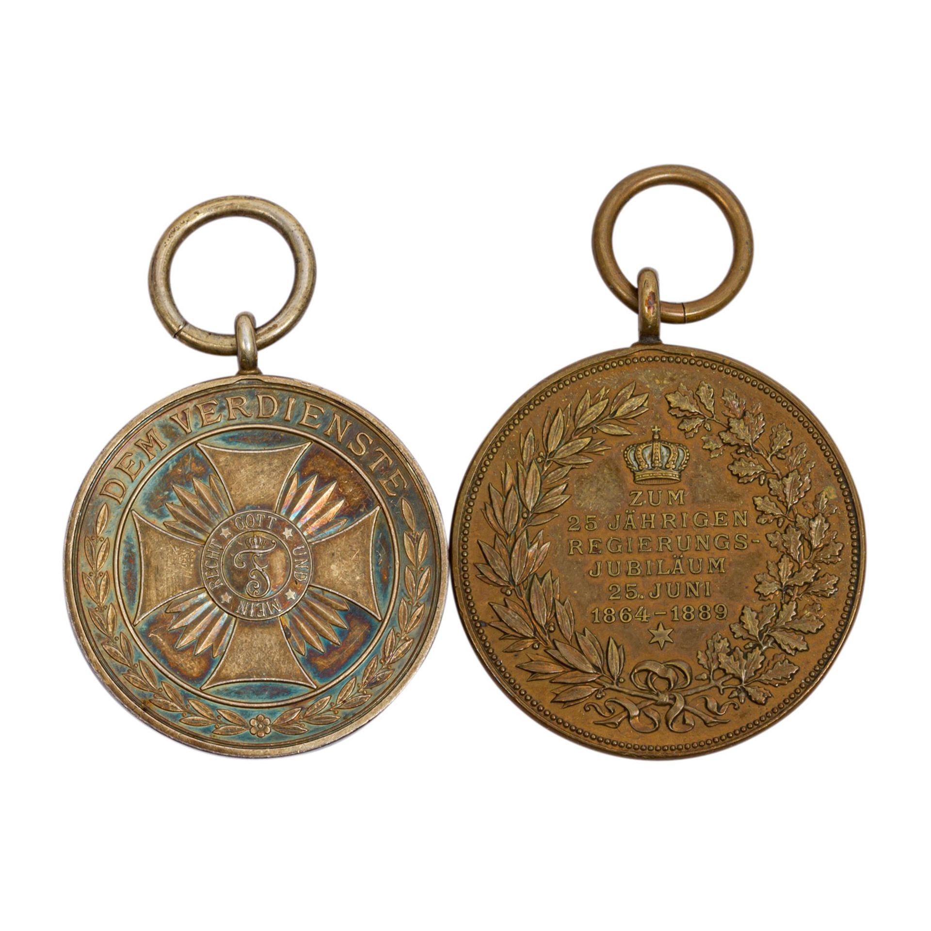 Württemberg Kg. Karl tragbare Medalle 1889, 25 jähriges Regierungsjubiläum, - Bild 2 aus 2