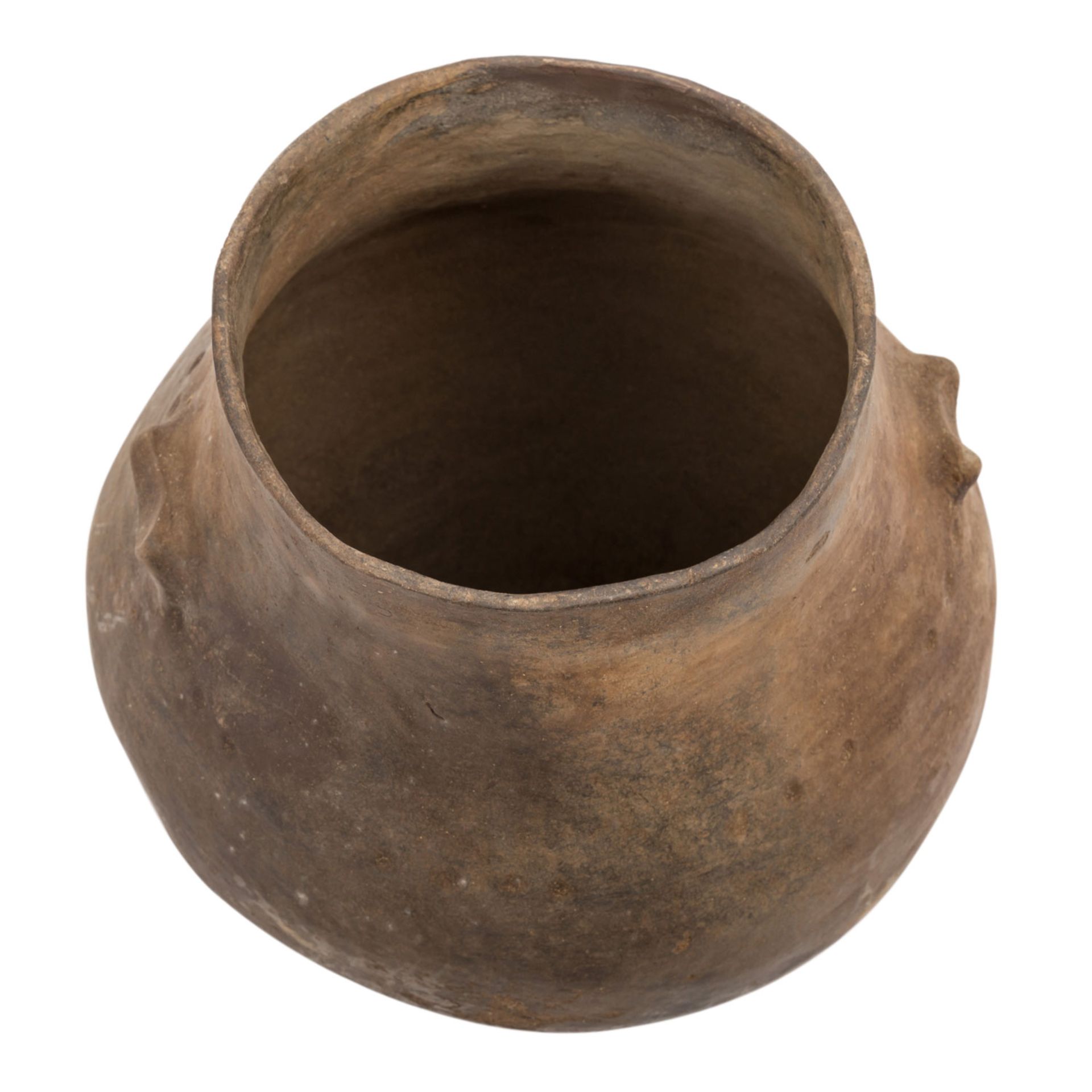 Prähistorische Keramik der Bronze-/Eisenzeit -großes braunes Tongefäß. Ringsum ver - Image 3 of 3