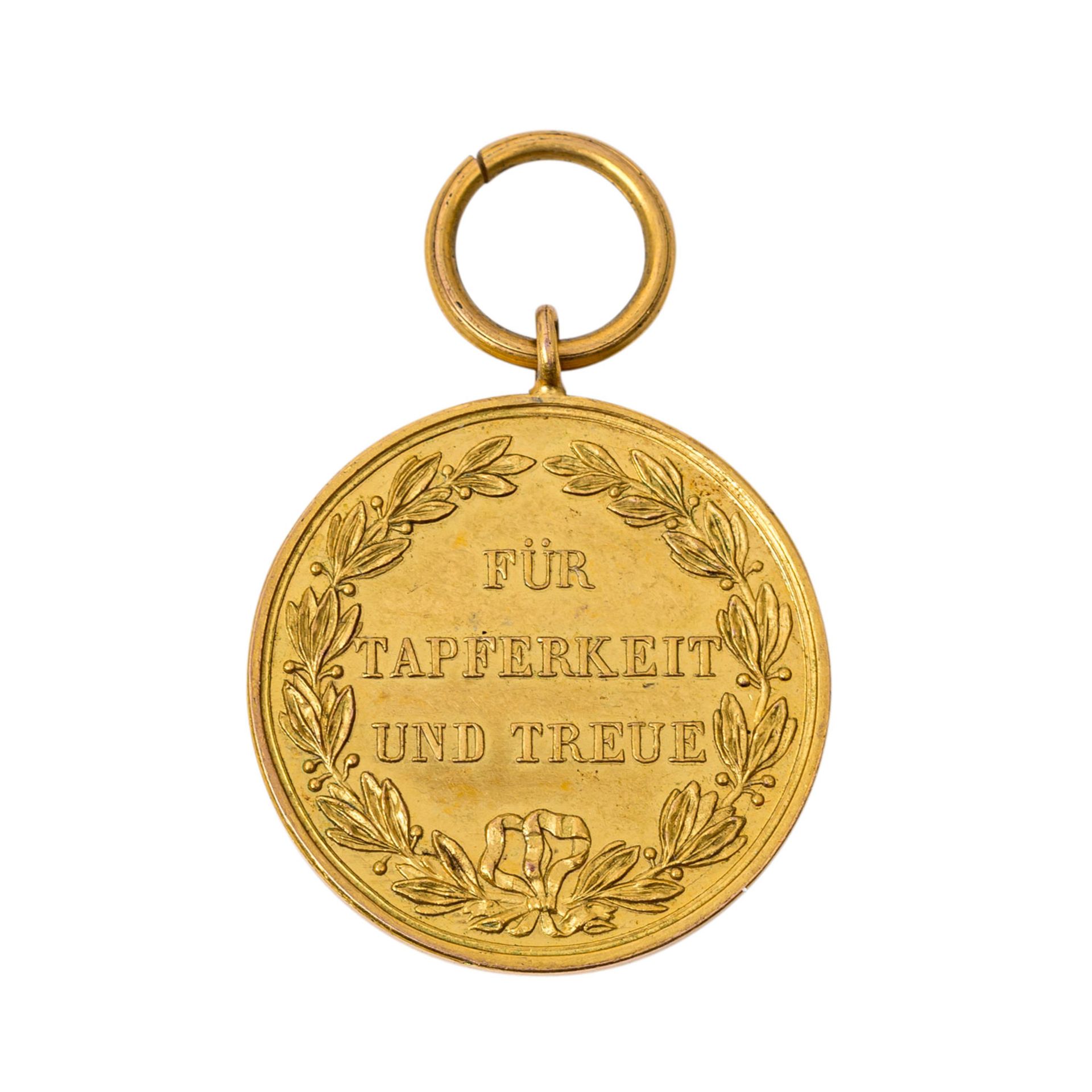 Württemberg - Goldene MilitärverdienstmedailleWilhelm II., mit Ring an Öse, dort Pu - Image 2 of 2