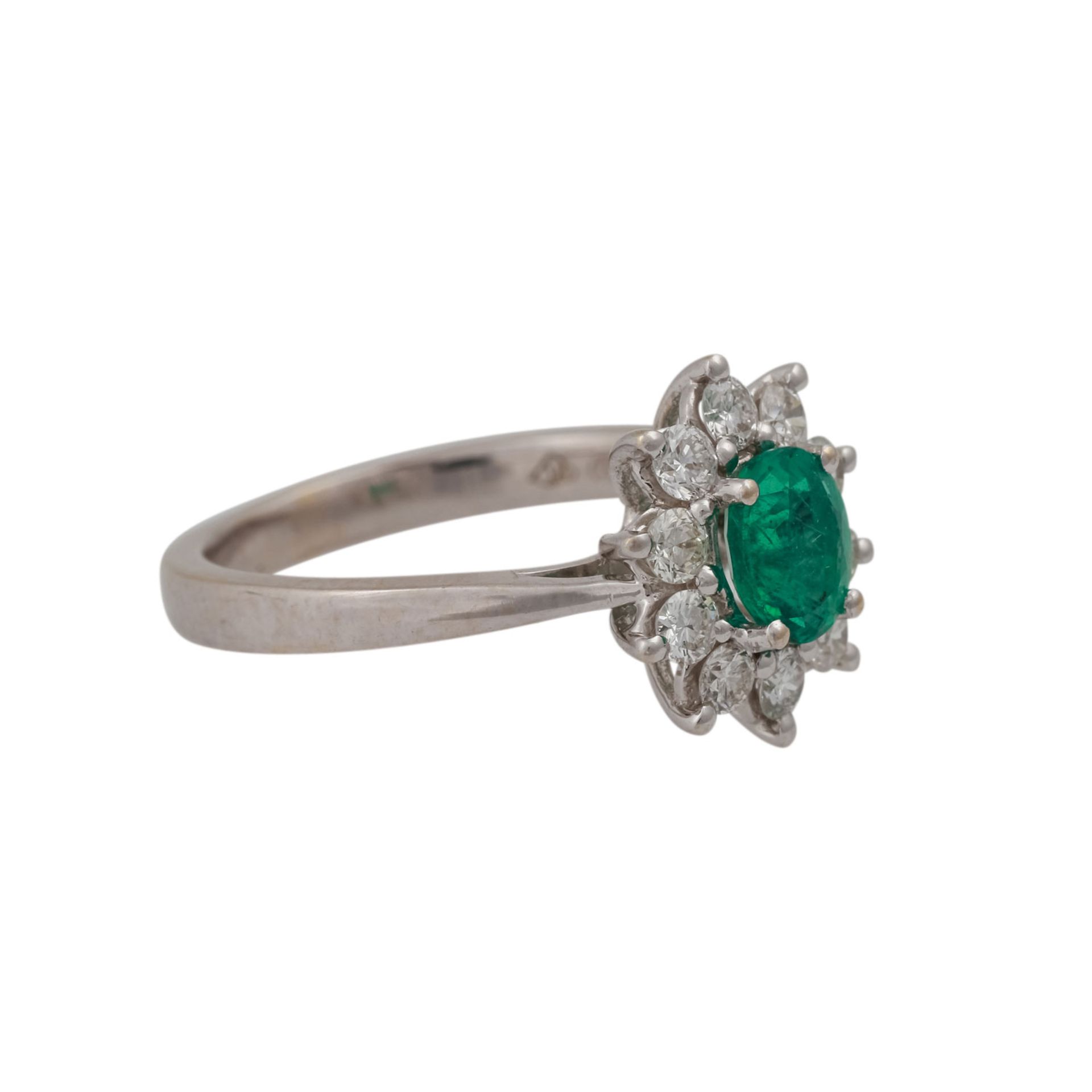 Ring mit Smaragd und Brillantenvon zus. ca. 0,60 ct, gute Farbe u. Reinheit, WG 18K, RW: 50, 2. H. - Bild 2 aus 4