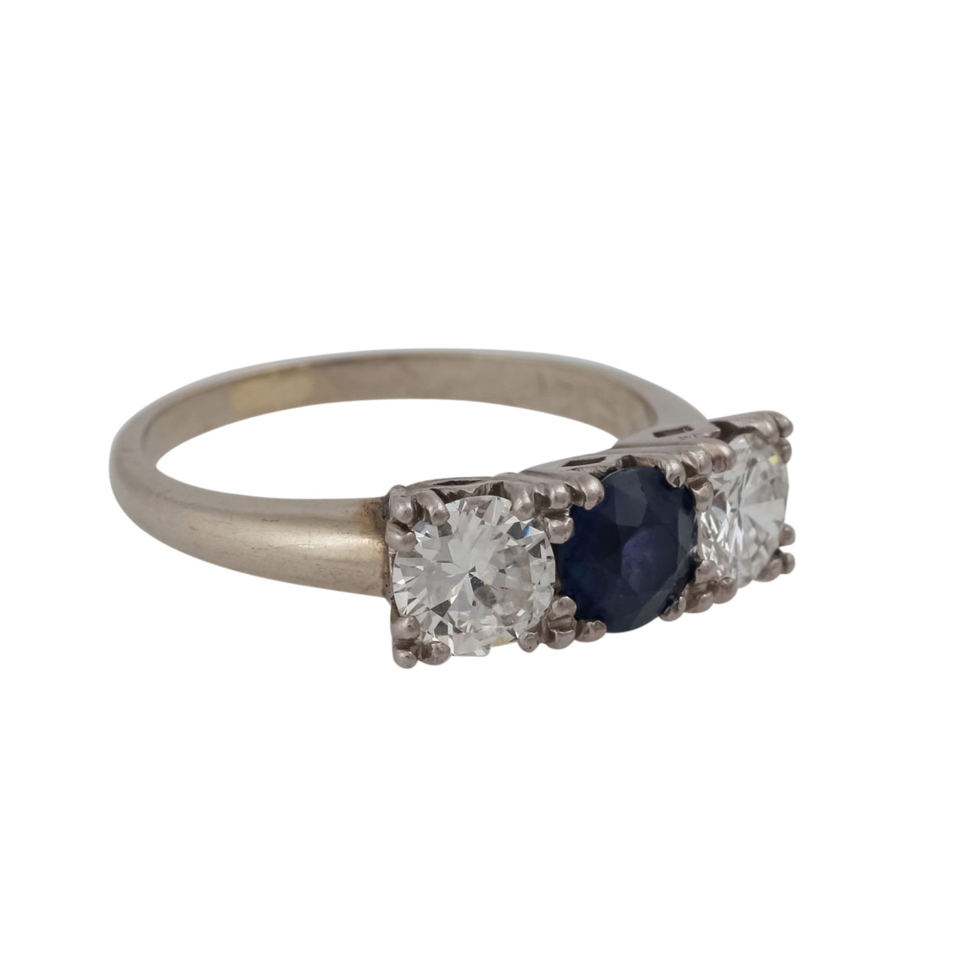 Ring mit Saphir ca. 0,75 ct und 2 Brillanten zus. ca. 1 ct,WEISS (H)/VVS-VS, Ringkopf Palladium, - Bild 2 aus 5