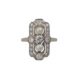 Ring mit Diamanten zus. ca. 1 ct,WEISS-LGW (H-J)/VVS-SI, Zuchtperlen, WG 14K, Schauseite Platin, RW: