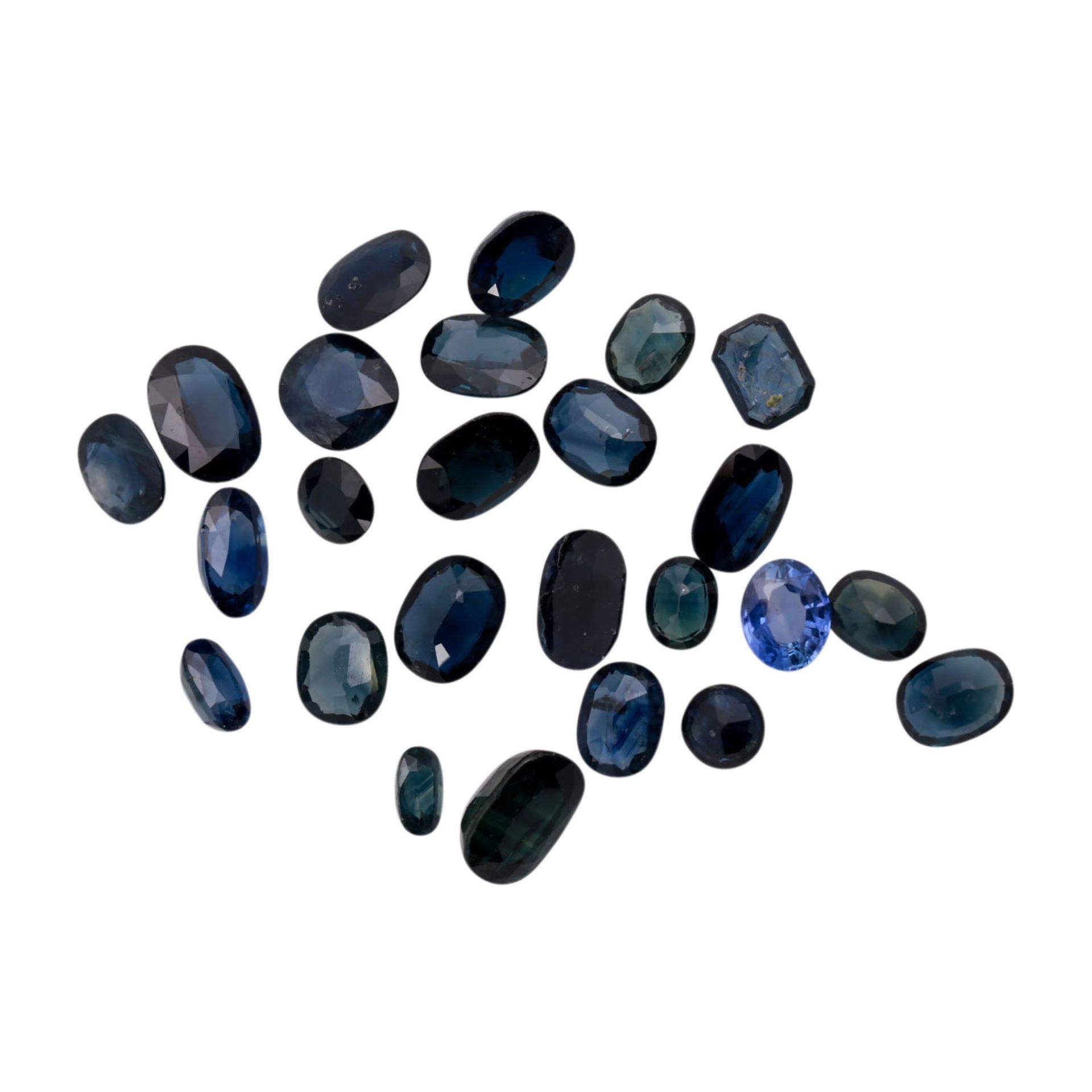 Konvolut 25 blaue und grüne Saphire zus. ca. 21,1 ct,<