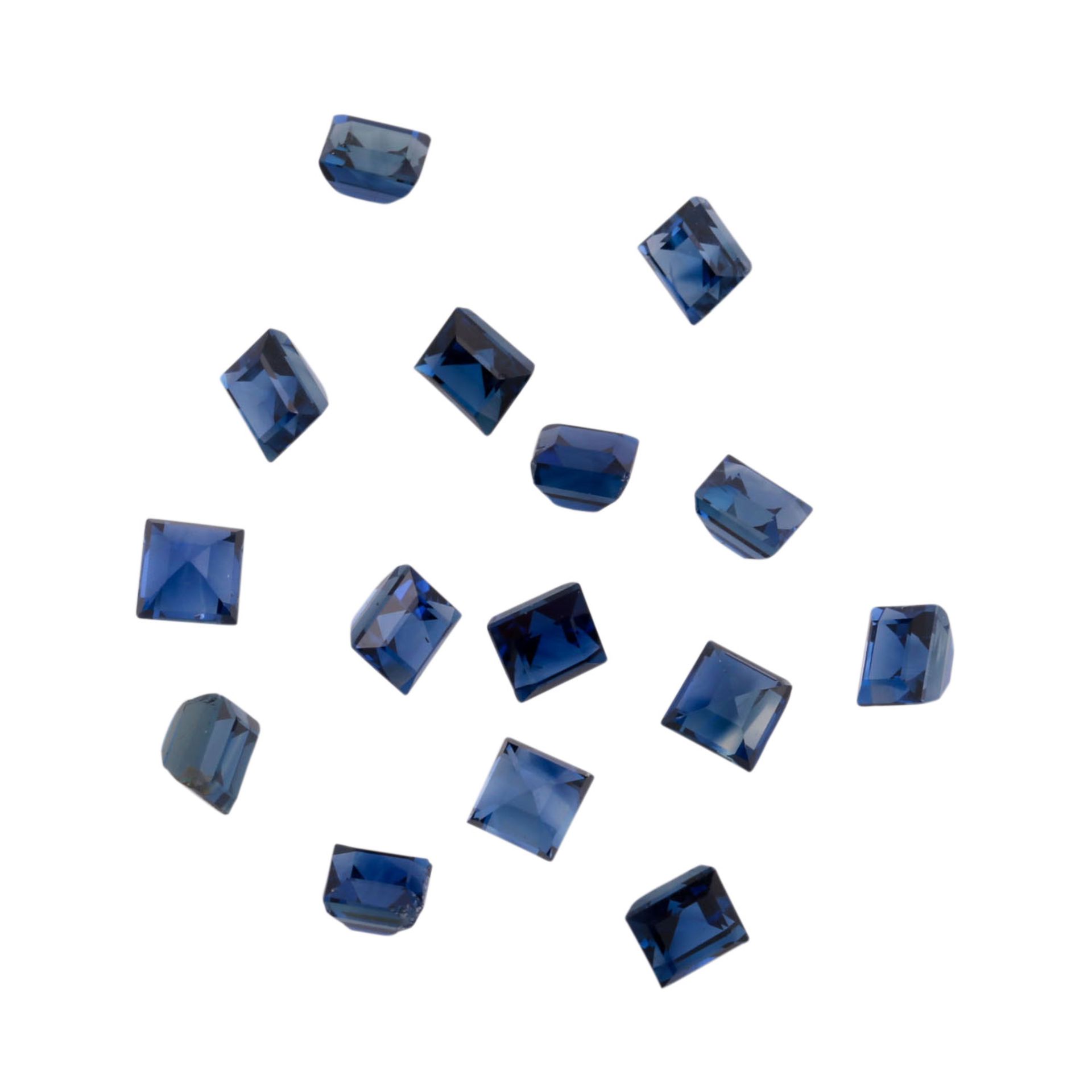 Konvolut 15 blaue Saphircarrés, zus. ca. 3,9 ct,<