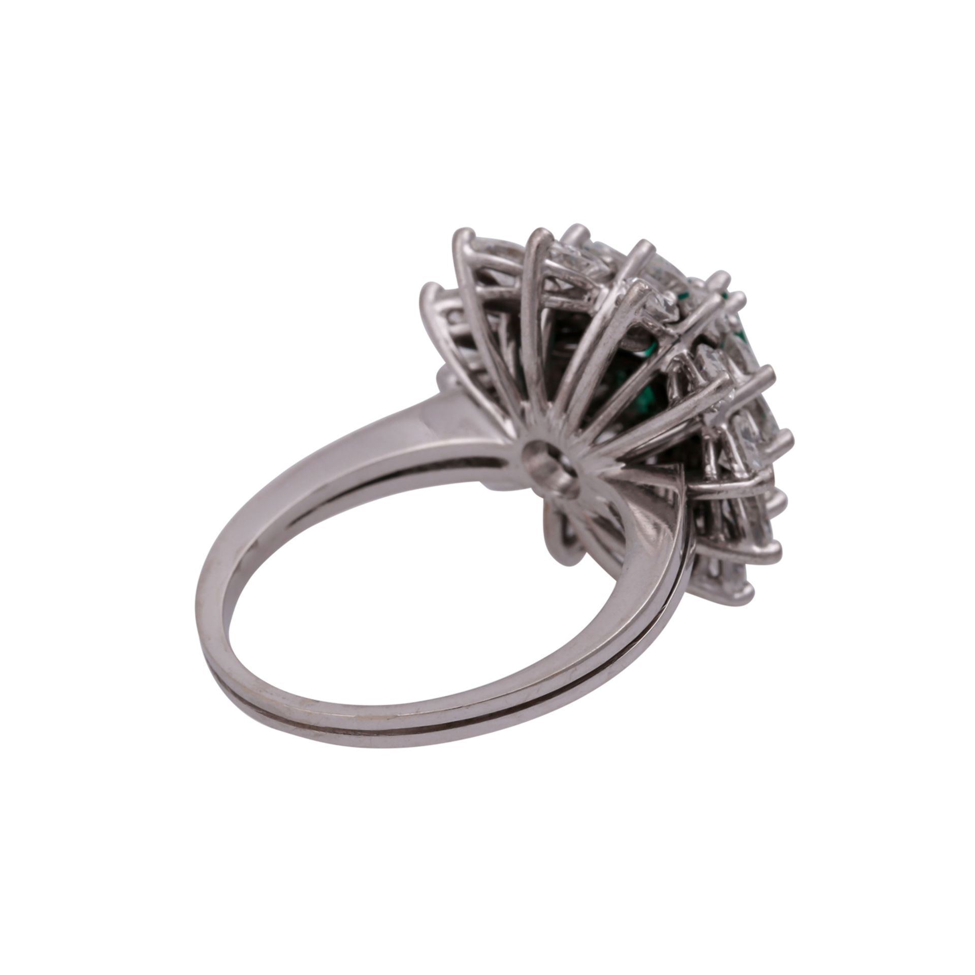 Ring mit Smaragd und Diamantnavettes - Bild 3 aus 5