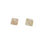 2 lose Rohdiamanten, zus. ca. 1,8 ct,