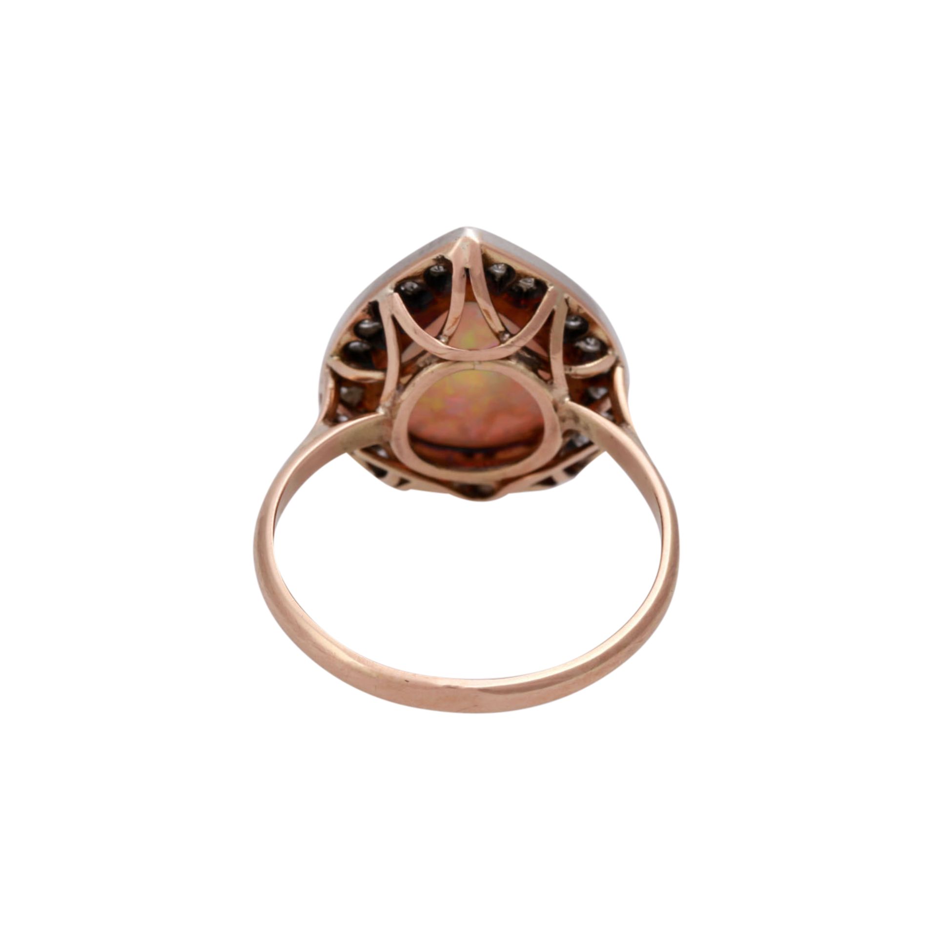 Ring mit Opal im Tropfenschliff entouriert von Brillanten, - Image 4 of 5