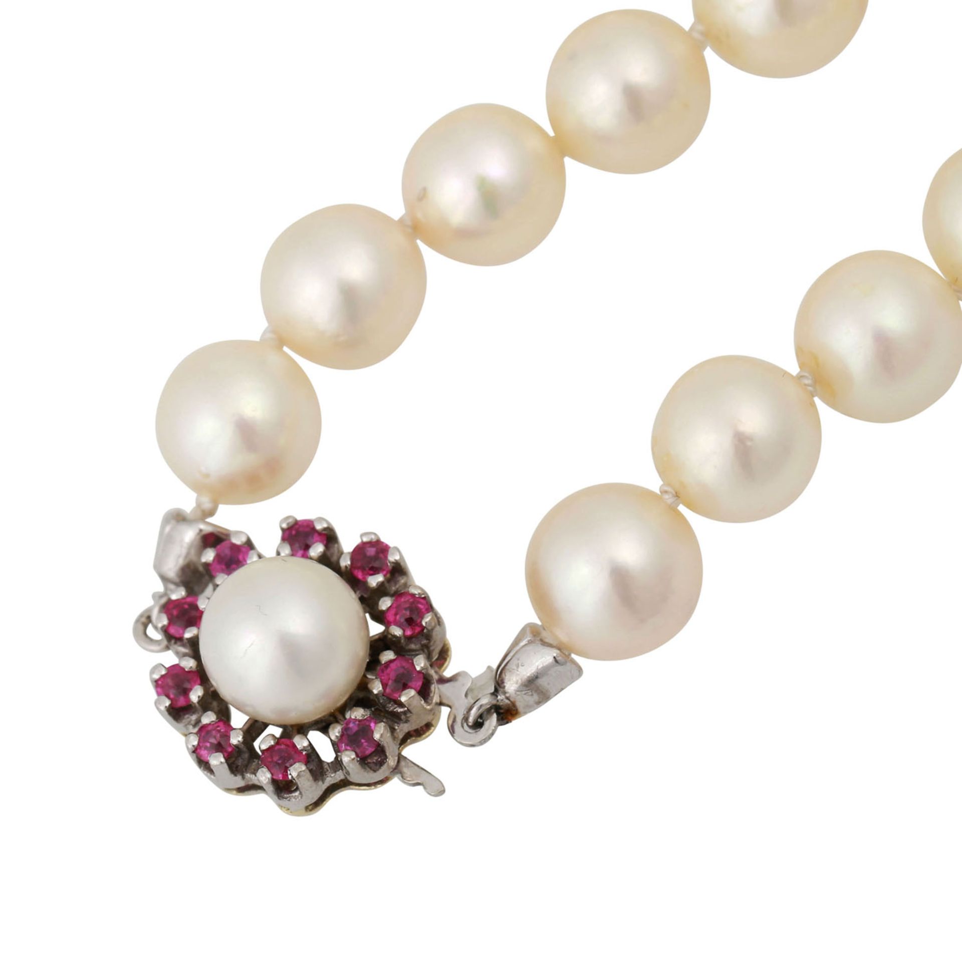 Akoya Perlenkette,Zuchtperlen ca. 8,1-8,2 mm, Schließe WG 14K mit kl. Rubinen, L: ca. 42 cm, 2. H. - Bild 4 aus 4