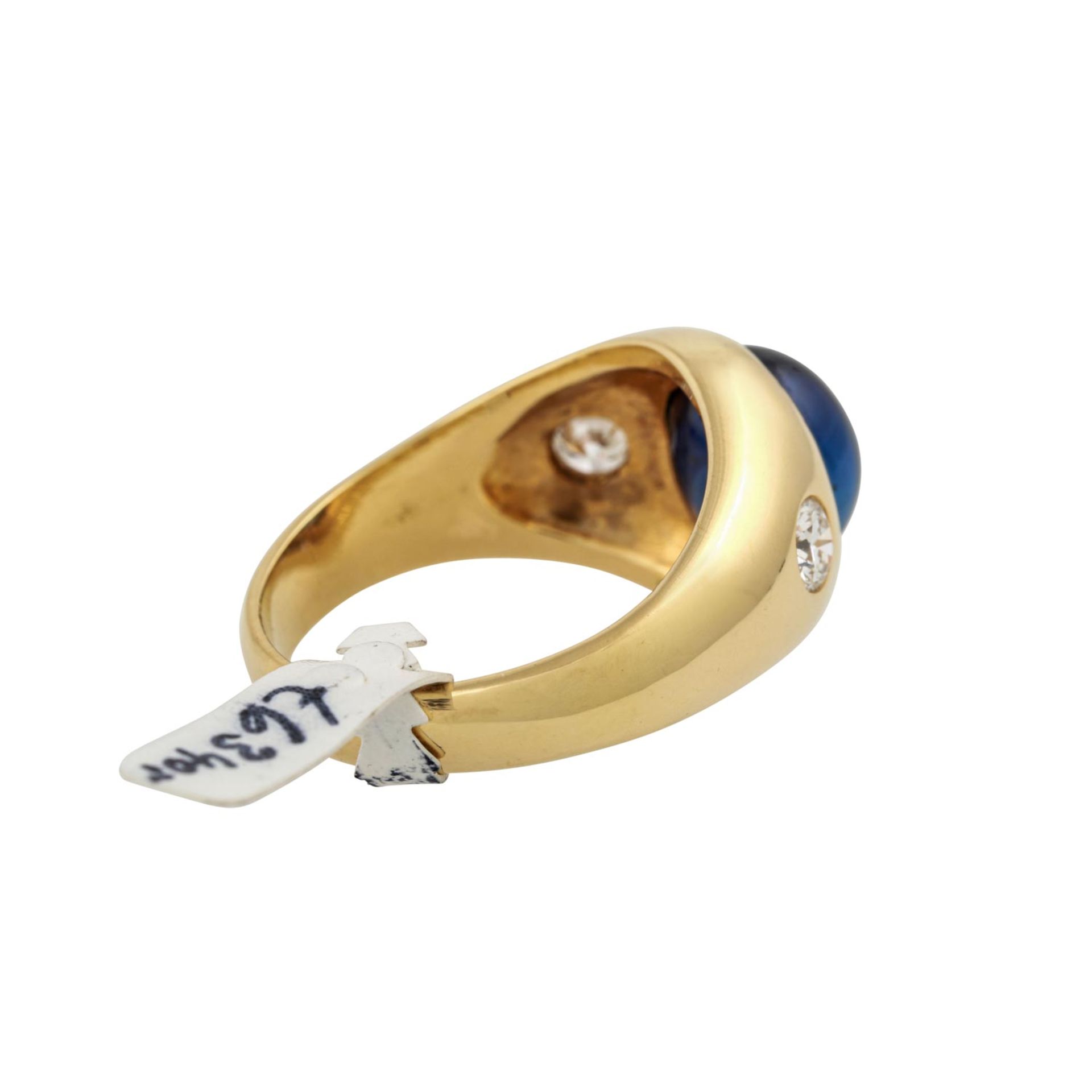 Ring mit ovalem Saphircabochon, ca. 7 ctflankiert von 2 Brillanten, zus. ca. 0,5 ct, FW (F-G)/VVS, - Bild 3 aus 5