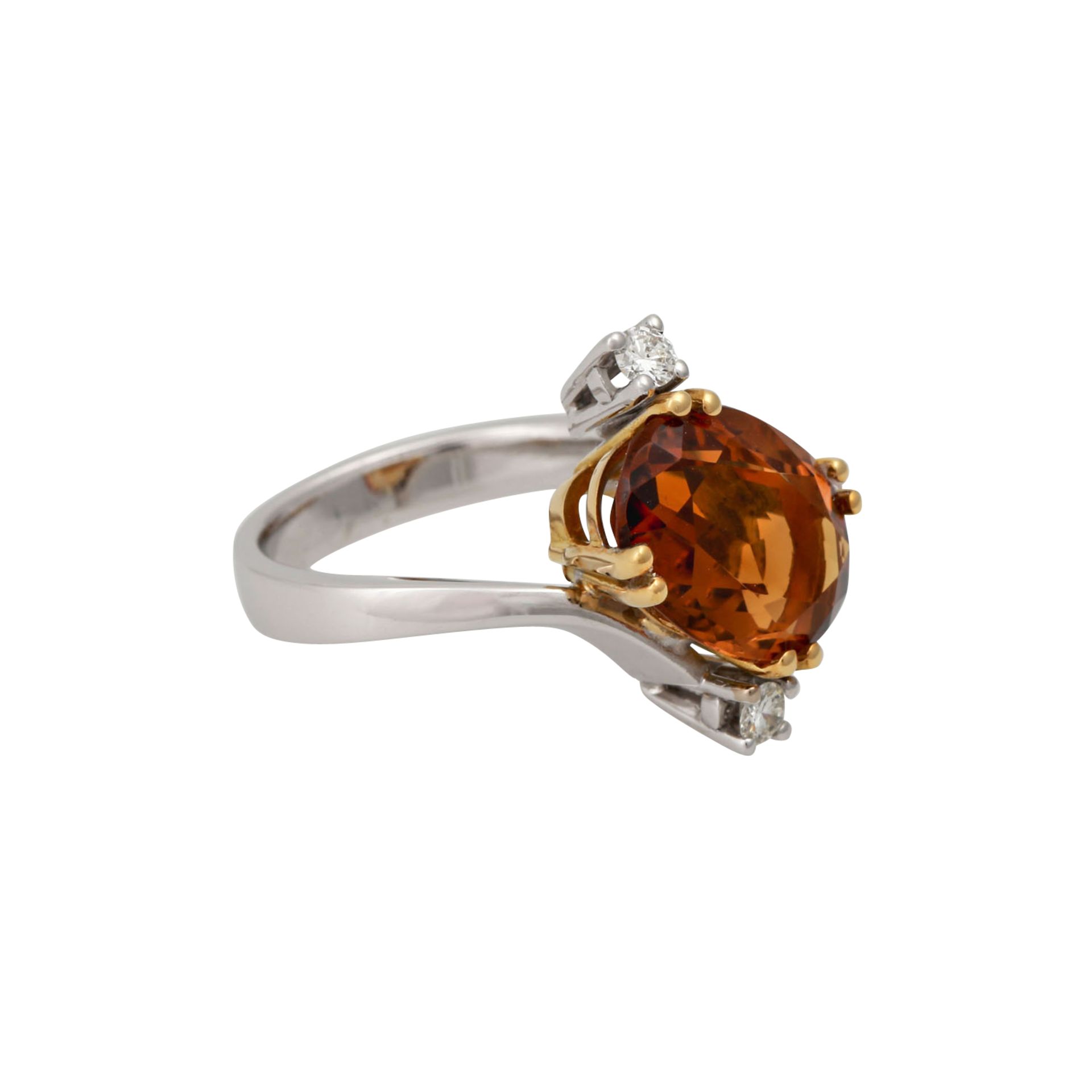 Ring mit oval facettiertem Citrin und 2 Brillanten, zus. ca. 0,18 ct,NP: 1.820 €, GG/WG 18K, 8,9