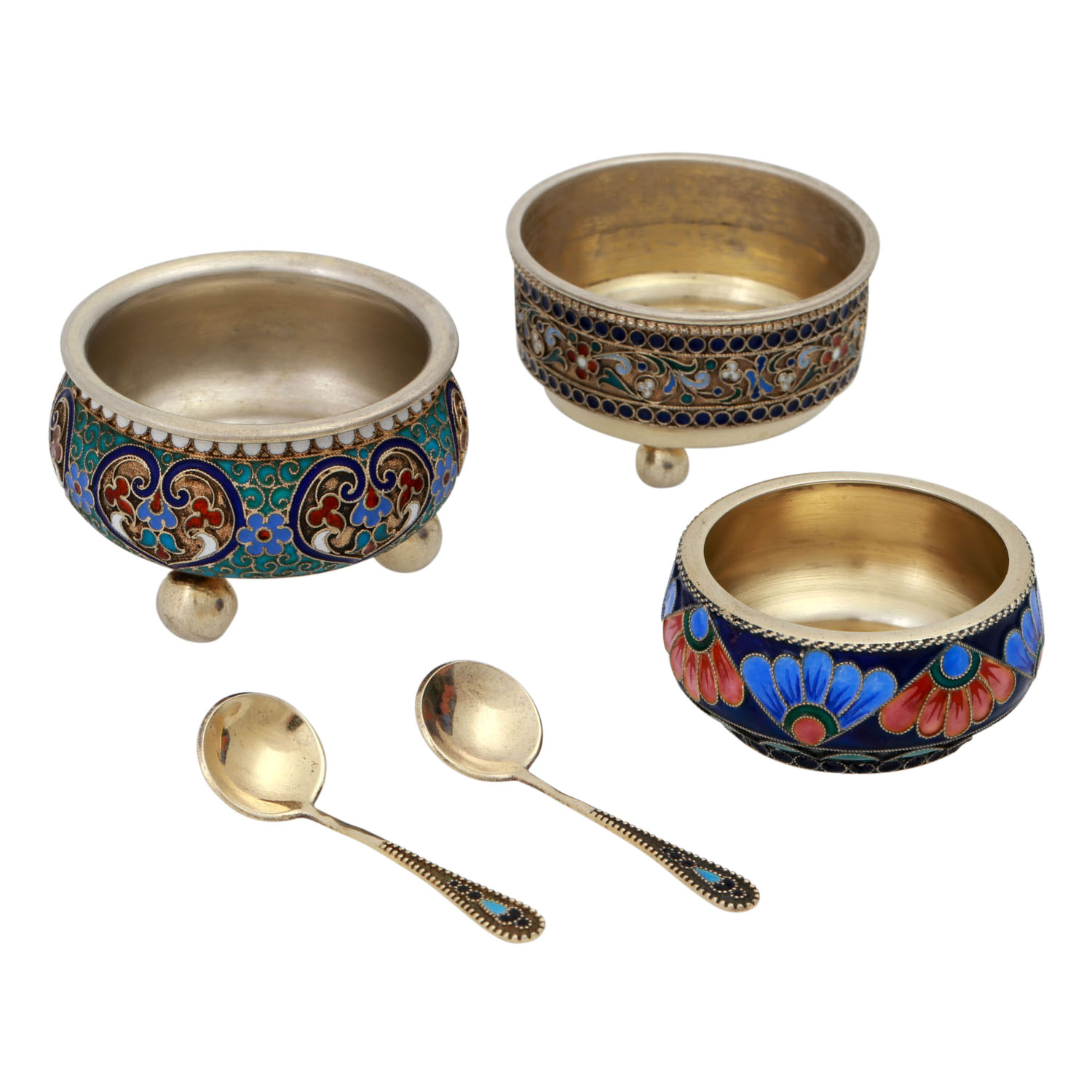 U.a. MOSKAU Konvolut 3 Cloisonné-Salièren und 2 Löffelchen, 875 und 916 Silber, 19. und 20. Jh