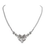 Collier mit Diamanten zus. ca. 3,2 ct,