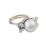 Ring mit Perle und Diamanten, zus. ca. 0,7 ct,