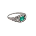 Ring mit Smaragd und Diamanten zus. ca. 0,3 ct,