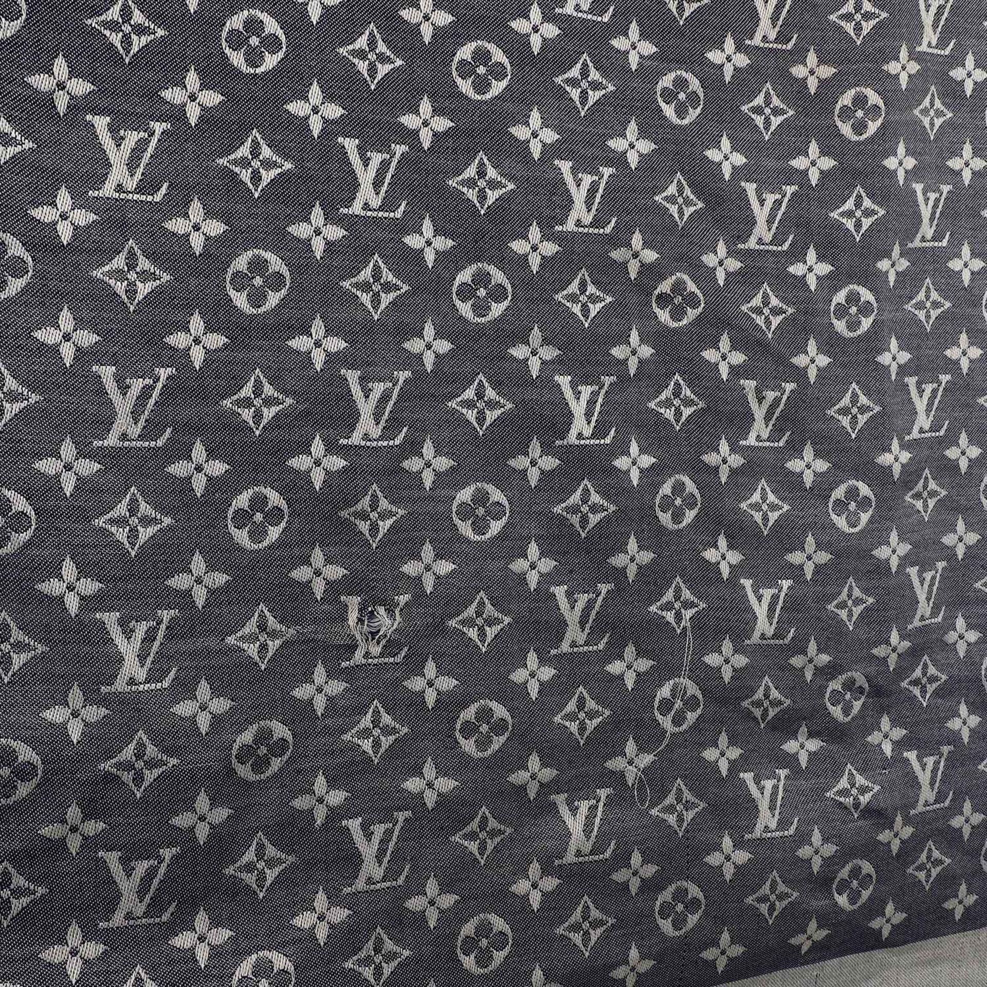 LOUIS VUITTON Foulard, "MONOGRAM DENIM", akt. NP.: 400,-€.60% Seide, 40% Wolle. Denim Serie mit - Bild 3 aus 3