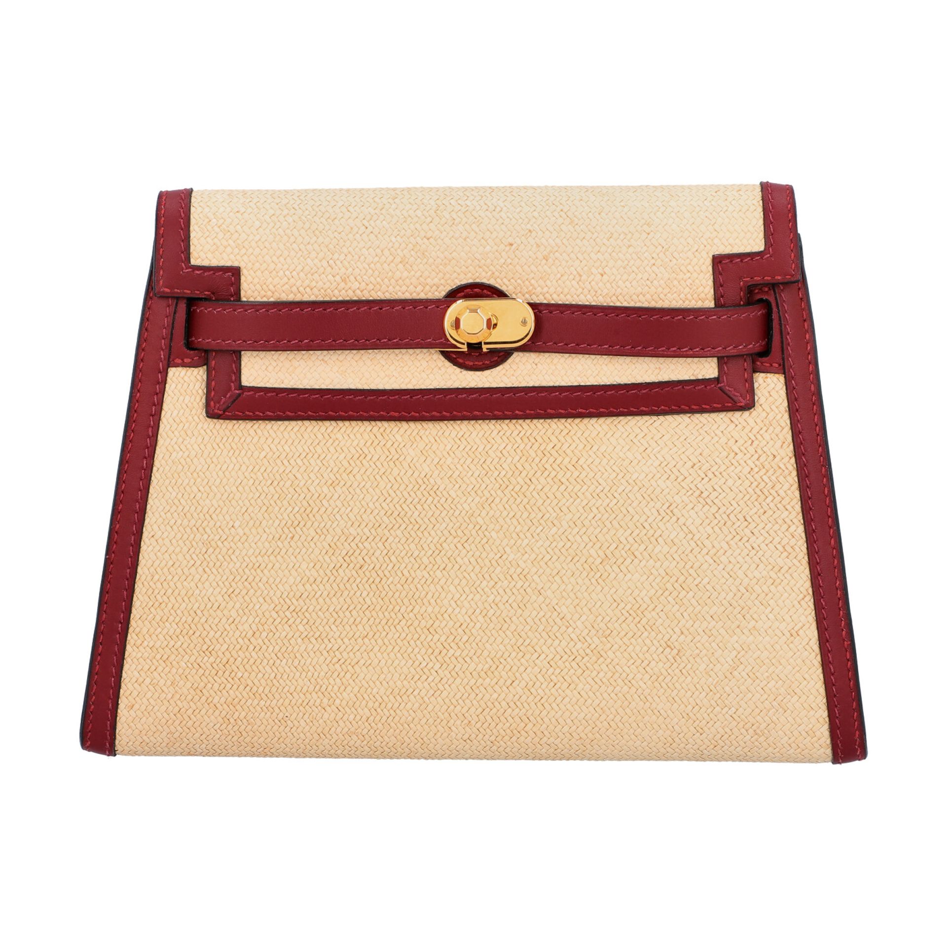 HERMÈS Clutch "DANSE KELLY", Koll. 2000.Bastgeflecht in Beige mit bordeauxfarbenem Glattleder,