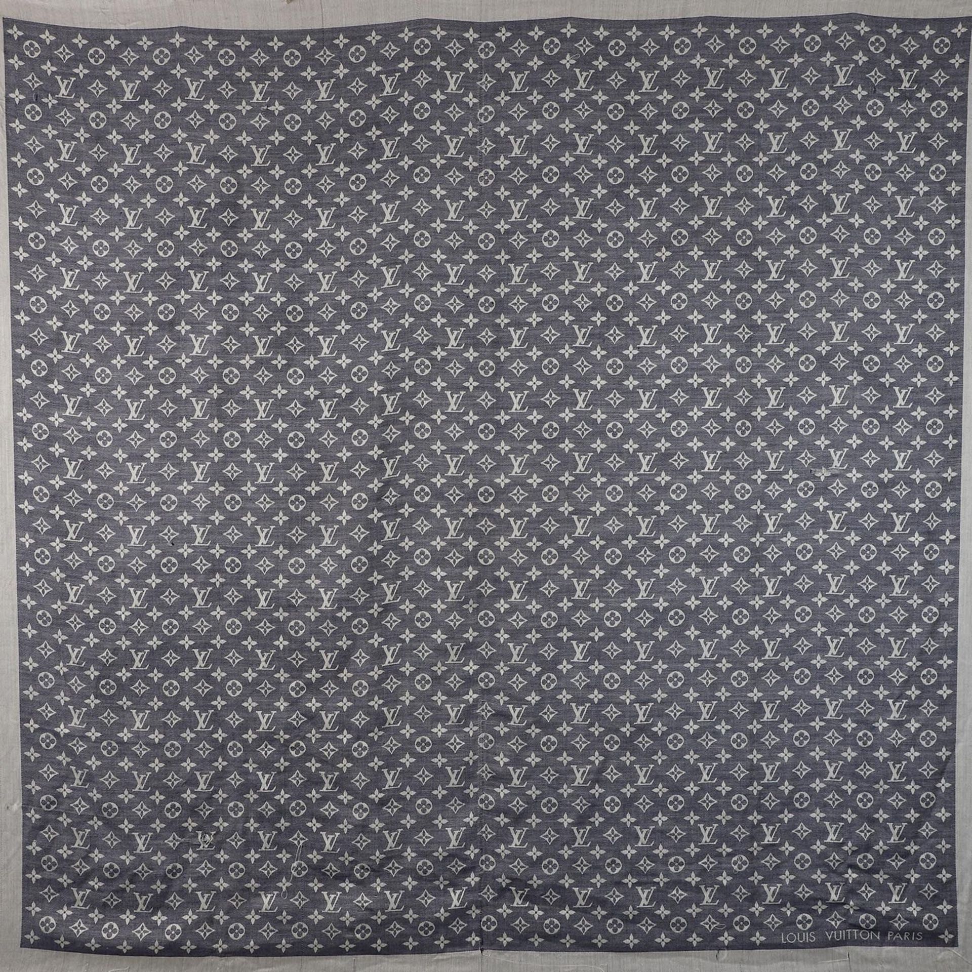 LOUIS VUITTON Foulard, "MONOGRAM DENIM", akt. NP.: 400,-€.60% Seide, 40% Wolle. Denim Serie mit