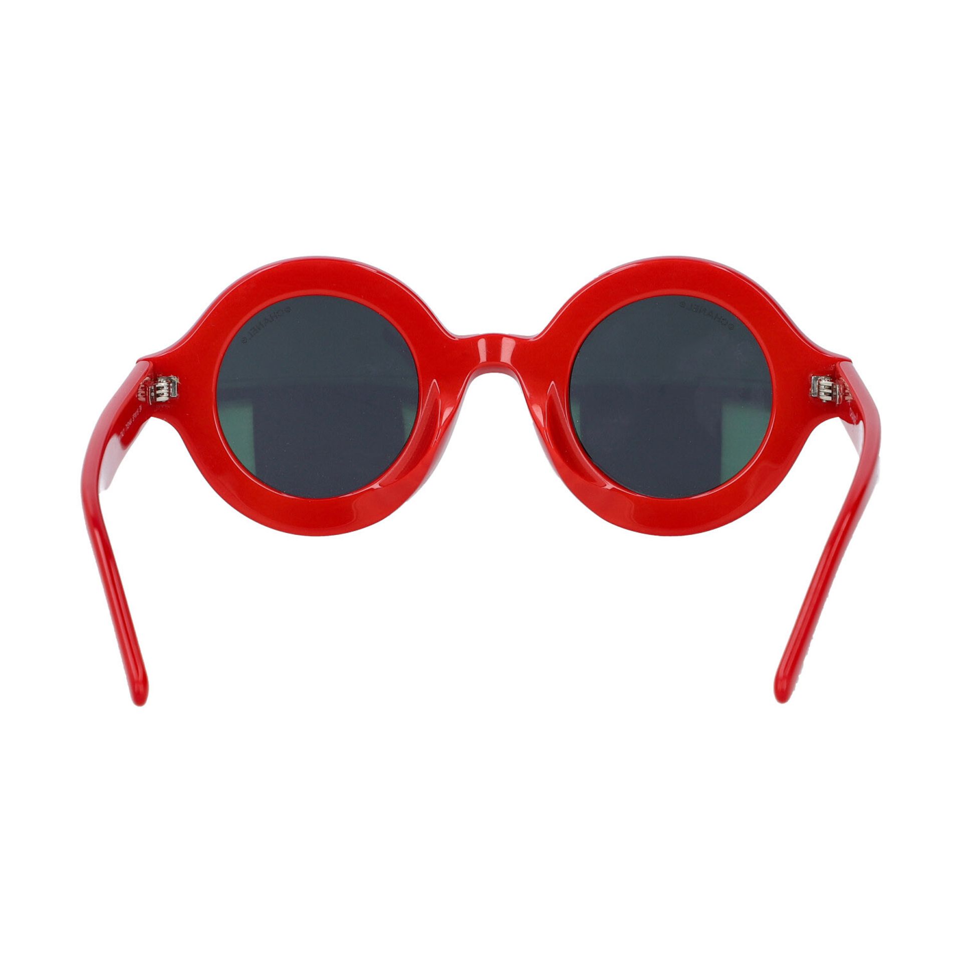 CHANEL x PHARRELL CAPSULE COLLECTION Sonnenbrille.Limitierte Edition. Gestell in Rot mit weißem - Bild 4 aus 5