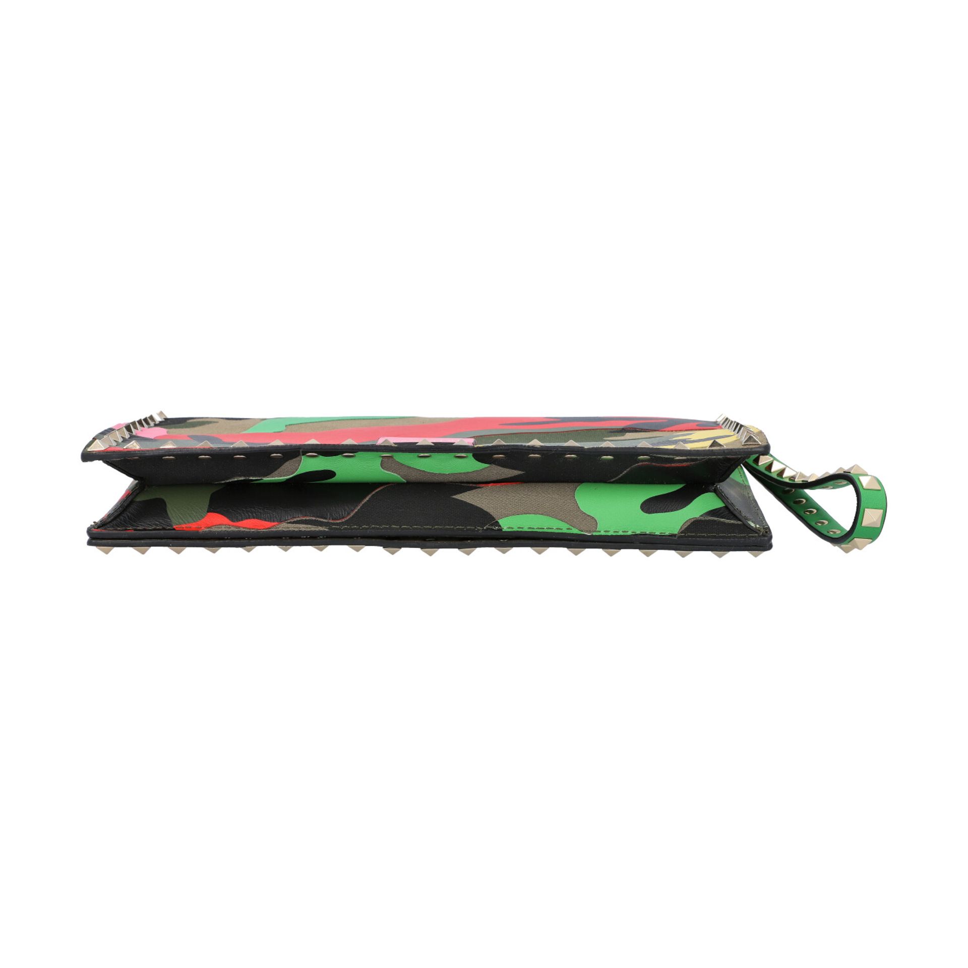 VALENTINO Clutch "ROCKSTUD".Camouflage Multicolor Serie mit goldfarbenem Nietenbesatz, Zwei - Bild 5 aus 8