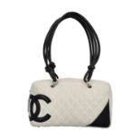 CHANEL Schultertasche "CAMBON LIGNE", Koll. 2004/2005.Weißes, in Rauten gestepptes Leder mit