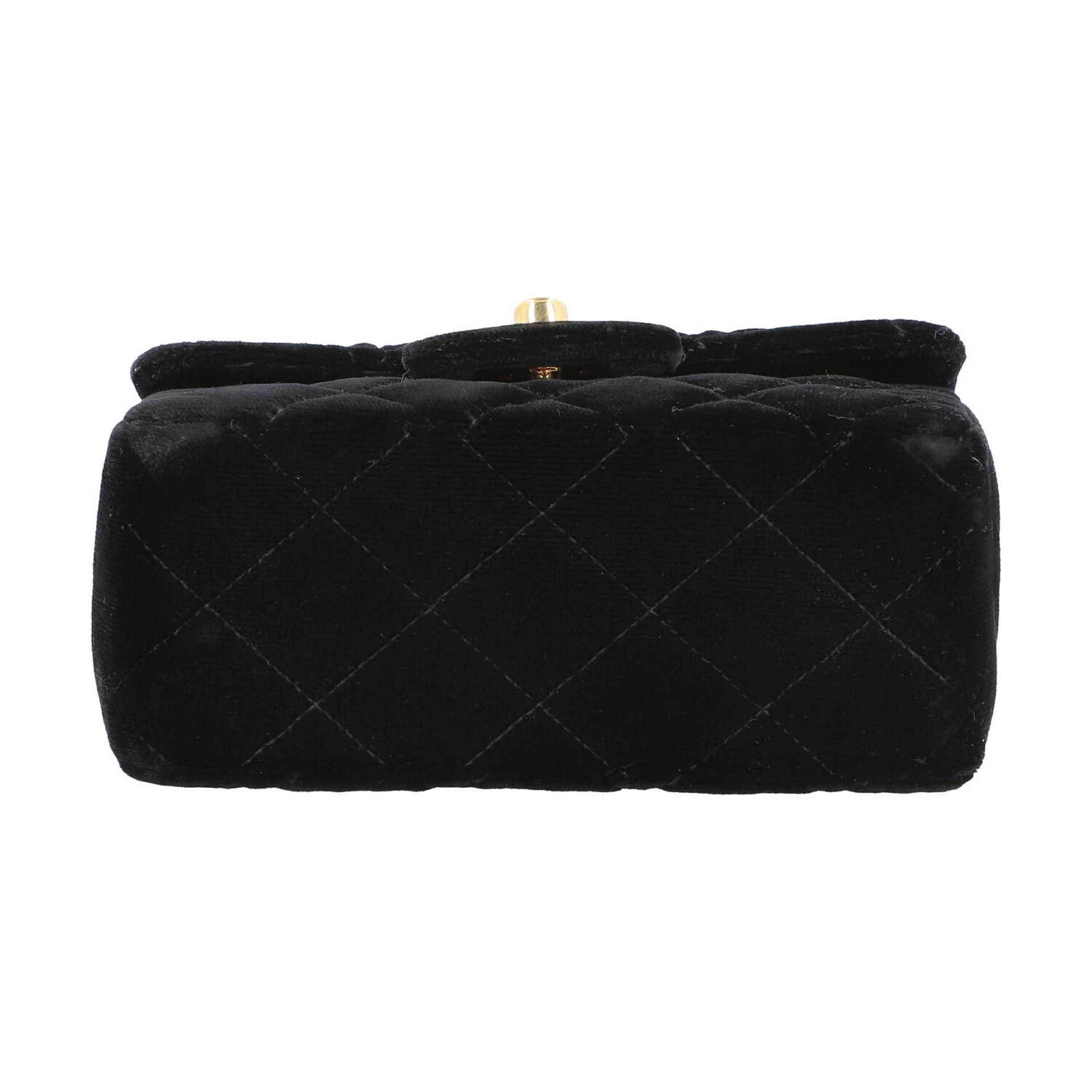 CHANEL VINTAGE Handtasche "MICRO MINI VELVET BAG". - Bild 5 aus 6