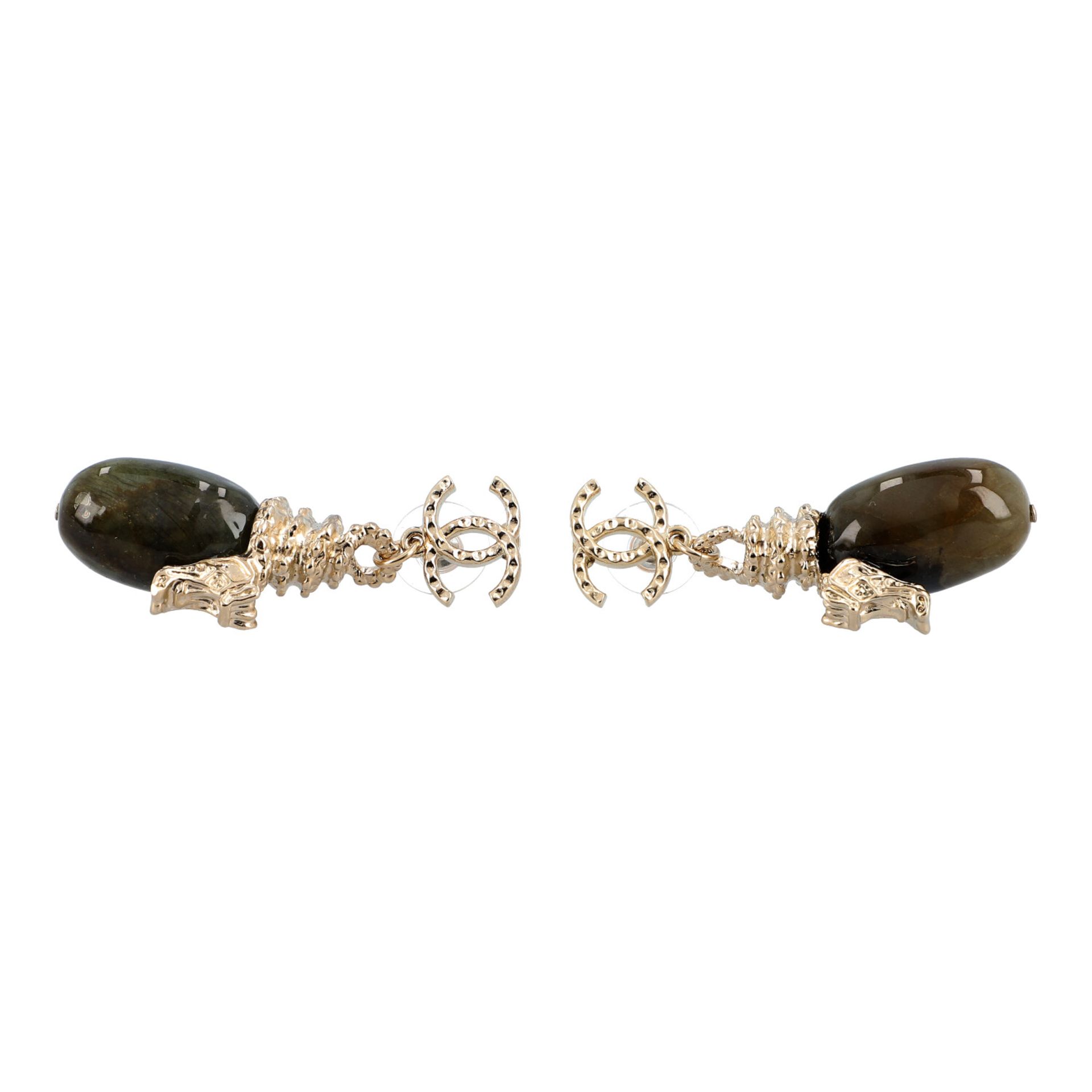 CHANEL Ohrstecker "Labradorite Dragon Drop Earrings", Koll. 2010. - Bild 2 aus 3