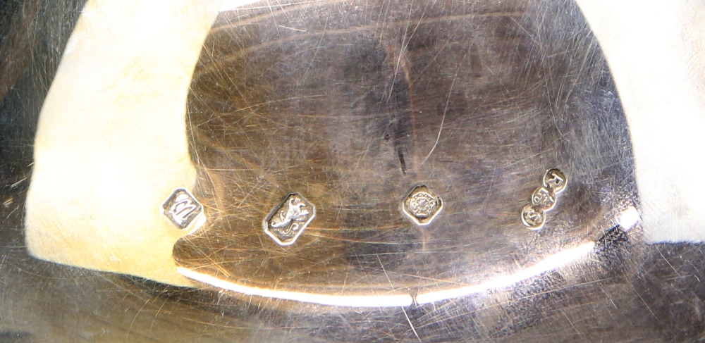 Pedestal silver bowl with fox head and Celtic pattern, Sheffield, 1996 - Image 2 of 2