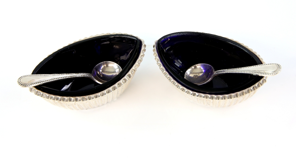 Cased pair of silver salts with blue glass liners, by Robert Pringle, Birmingham 1903 - Image 2 of 2