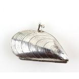 Novelty Spanish silver purse in the form of a mussel shell