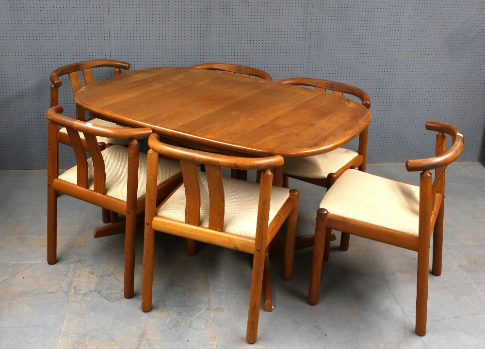 Danish Gudme mobelfabrik extending dining table in teak, 89 x134 extending to 232 cm, and a set of