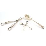 Silver table spoon, pair of sugar nips and a pair of grape scissors (3) . General wear due to age