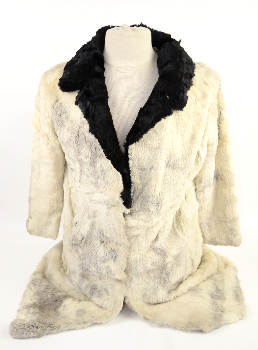 A mink fur coat and a long white coat with black collar, a mink stole, wrap an cape, ermine collar - Image 2 of 3