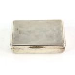 Silver table top snuff box with engine turned finish to top and base by T D and S, Birmingham 1947.