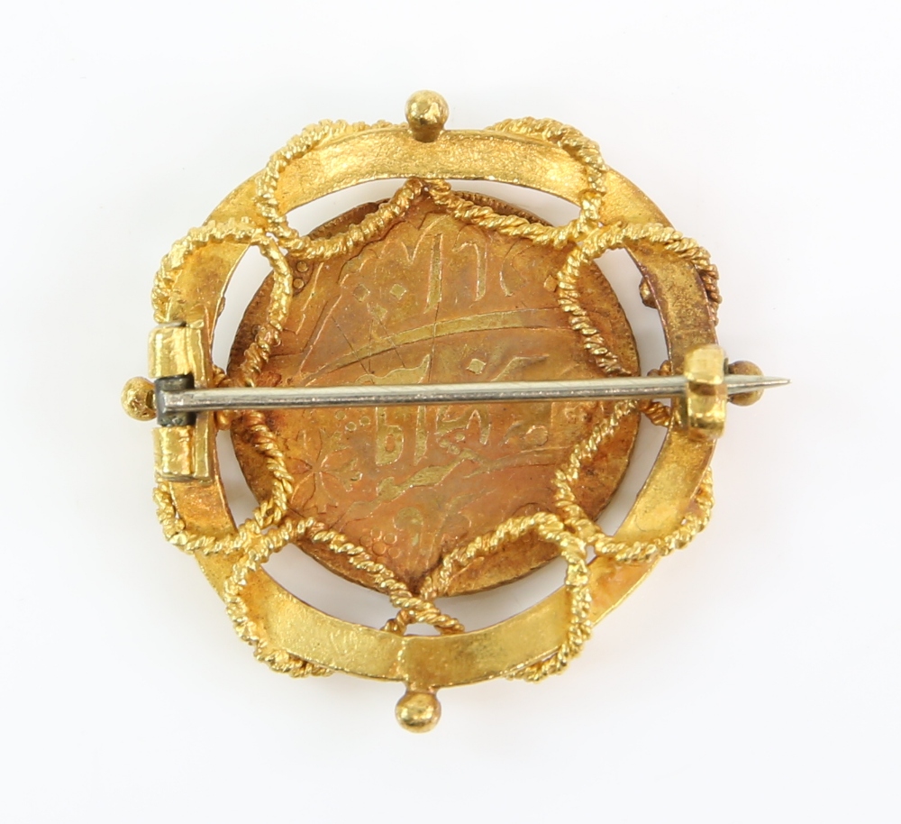 19th C brooch with rope border set with an Indian, Bengali coin, mount testing as 22 ct. - Image 4 of 4