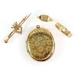 Mixed group of jewellery, including seed pearl Edwardian heart brooch, in 18 ct and 9 ct, textured