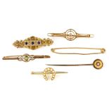 Mixed group of gold items, including Edwardian seed pearl horse shoe brooch, in 15 ct, another set