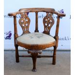 18th Century elm tub chair with pierced slat back and drop in seat on turned legs - 80 cm wide . .