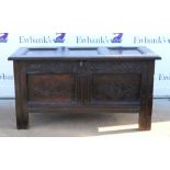 18th Century oak coffer, plank construction - 123 cm wide . .