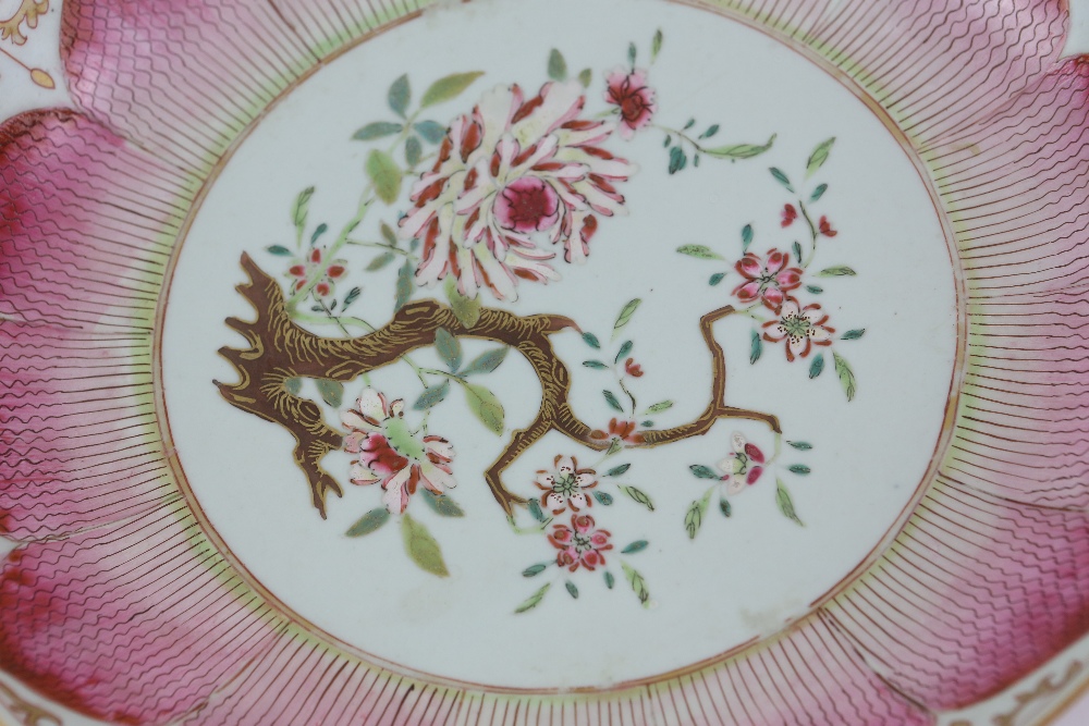 A set of five famille rose dishes; each one decorated with a central floral design surrounded by a - Image 21 of 23