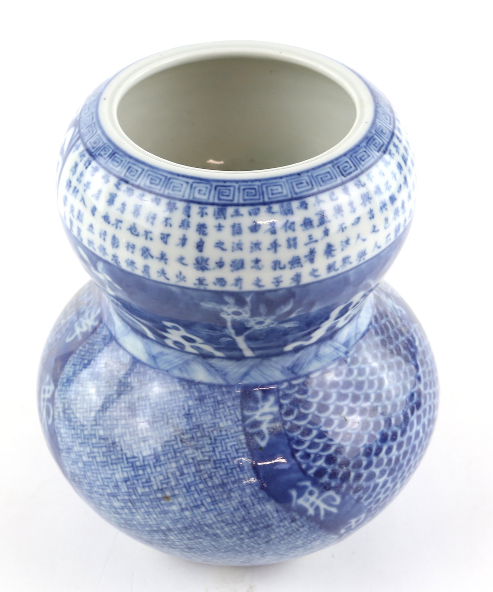 An Arita style blue and white/sometsuke dish of circular form, decorated with trapezoid-shaped - Image 9 of 9